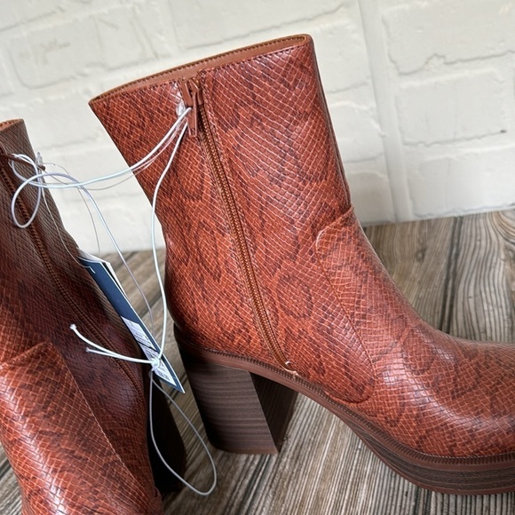 Universal Thread boots Jenna faux leather reptile snake burnt brownish color 7.5 - Picture 4 of 6